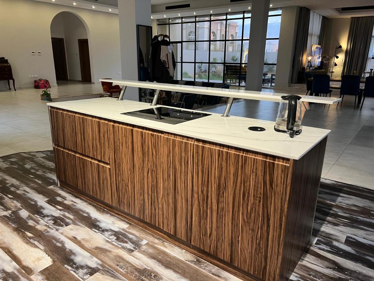 Casa Shakhbout Apartment Abu Dhabi Bagian luar foto
